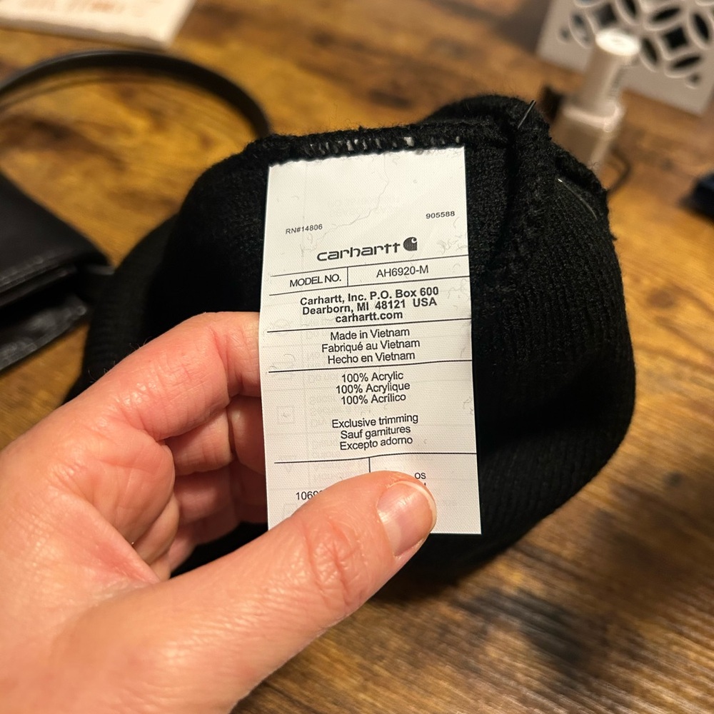Carhartt Women’s Men’s Black Winter Hat NWT - Picture 5 of 5